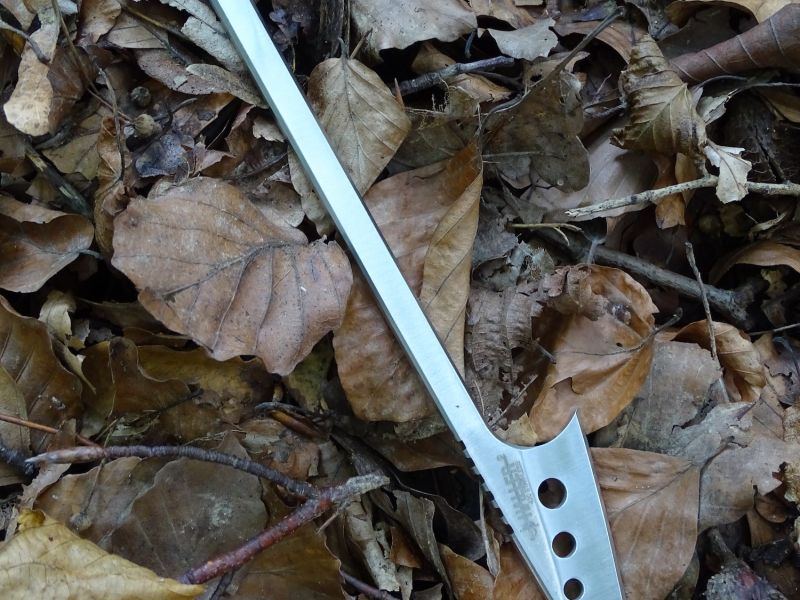 Nůž Haller Harpoon je 185 mm dlouhý, 25 mm vysoký a tloušťka ocelového těla nože dosahuje hodnoty 4 mm. Délka ostří je 58 mm a hmotnost nože bez pouzdra rovných 50 g.